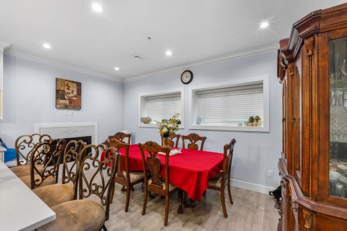 8530 Forest Gate Drive, Chilliwack, BC - Indoor Photo Showing Dining Room