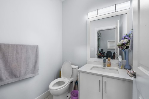 8530 Forest Gate Drive, Chilliwack, BC - Indoor Photo Showing Bathroom