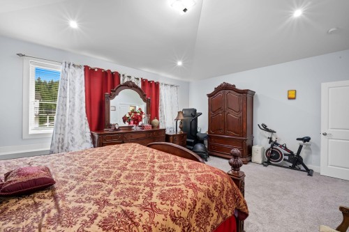 8530 Forest Gate Drive, Chilliwack, BC - Indoor Photo Showing Bedroom
