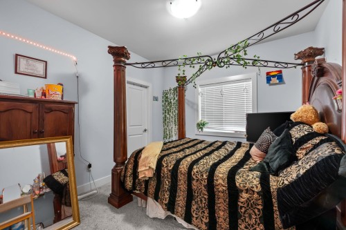 8530 Forest Gate Drive, Chilliwack, BC - Indoor Photo Showing Bedroom