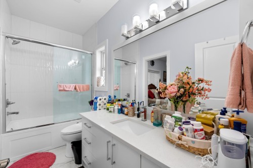 8530 Forest Gate Drive, Chilliwack, BC - Indoor Photo Showing Bathroom