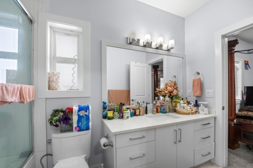 8530 Forest Gate Drive, Chilliwack, BC - Indoor Photo Showing Bathroom