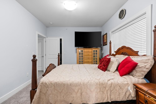 8530 Forest Gate Drive, Chilliwack, BC - Indoor Photo Showing Bedroom