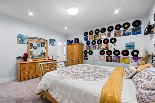 8530 Forest Gate Drive, Chilliwack, BC - Indoor Photo Showing Bedroom