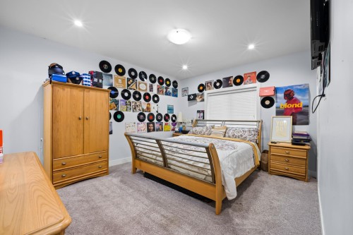 8530 Forest Gate Drive, Chilliwack, BC - Indoor Photo Showing Bedroom
