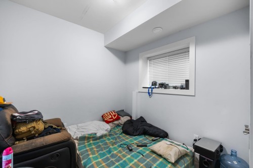 8530 Forest Gate Drive, Chilliwack, BC - Indoor Photo Showing Bedroom