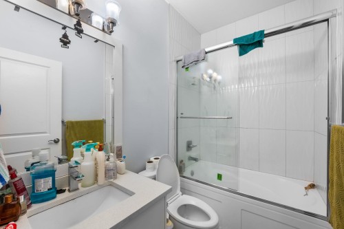8530 Forest Gate Drive, Chilliwack, BC - Indoor Photo Showing Bathroom