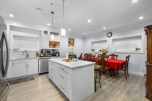 8530 Forest Gate Drive, Chilliwack, BC - Indoor Photo Showing Kitchen With Upgraded Kitchen