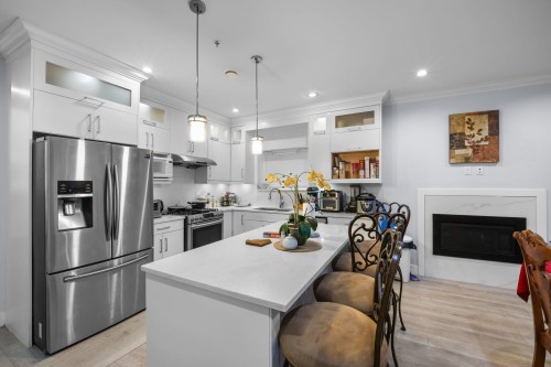 8530 Forest Gate Drive, Chilliwack, BC - Indoor Photo Showing Kitchen With Upgraded Kitchen