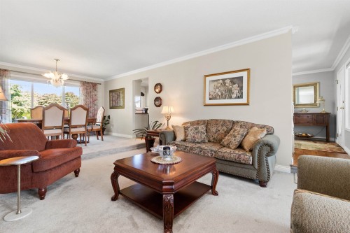 6755 Henry Street, Chilliwack, BC - Indoor Photo Showing Living Room
