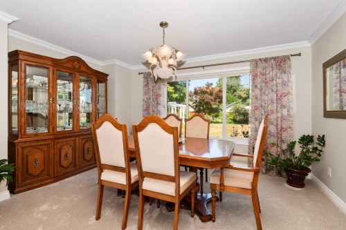 6755 Henry Street, Chilliwack, BC - Indoor Photo Showing Dining Room