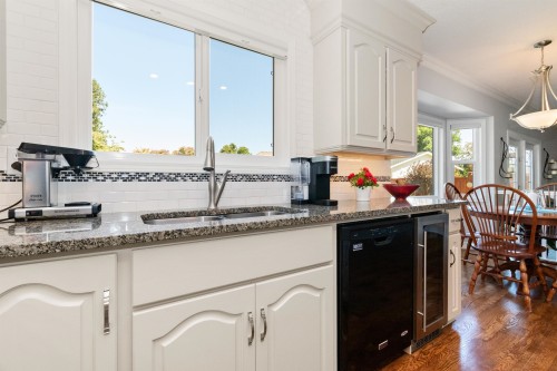 6755 Henry Street, Chilliwack, BC - Indoor Photo Showing Kitchen With Double Sink