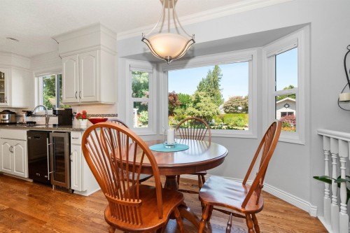 6755 Henry Street, Chilliwack, BC - Indoor Photo Showing Dining Room