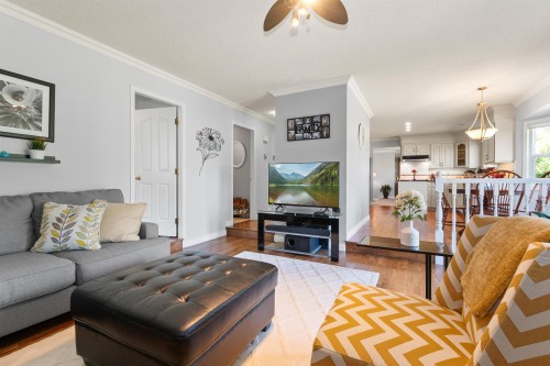 6755 Henry Street, Chilliwack, BC - Indoor Photo Showing Living Room