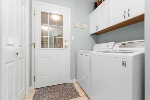 6755 Henry Street, Chilliwack, BC - Indoor Photo Showing Laundry Room