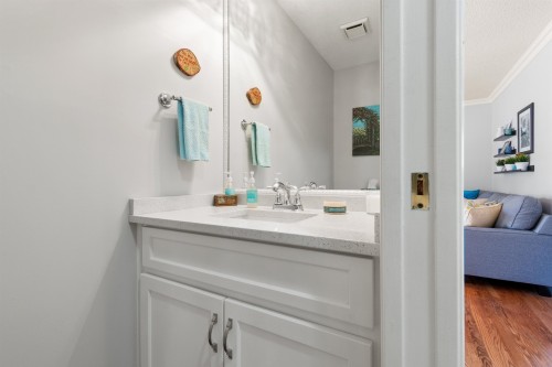 6755 Henry Street, Chilliwack, BC - Indoor Photo Showing Bathroom