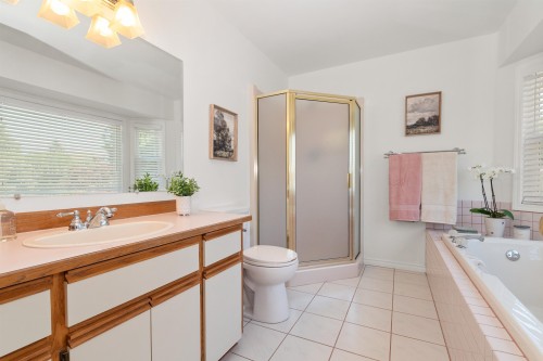 6755 Henry Street, Chilliwack, BC - Indoor Photo Showing Bathroom