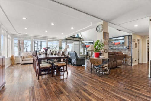 3429 Lougheed Highway, Agassiz, BC - Indoor Photo Showing Dining Room