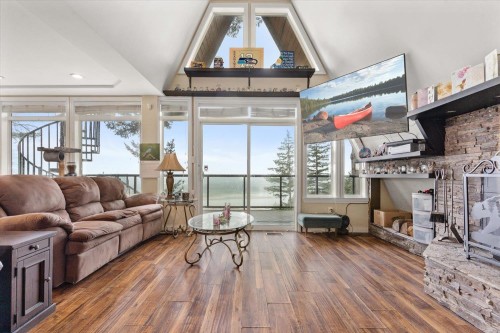 3429 Lougheed Highway, Agassiz, BC - Indoor Photo Showing Living Room With Fireplace