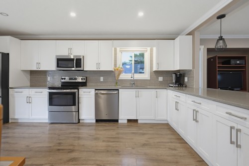 8432 Piper Crescent, Chilliwack, BC 
