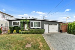 45925 Lewis Avenue Chilliwack, BC V2P 3C3