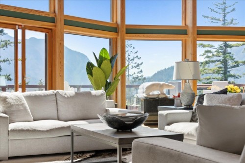 21377 Thacker Mtn Road, Hope, BC - Indoor Photo Showing Living Room