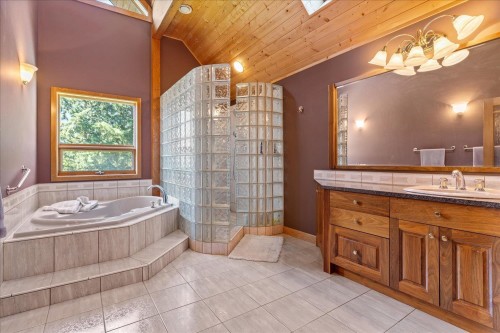 21377 Thacker Mtn Road, Hope, BC - Indoor Photo Showing Bathroom