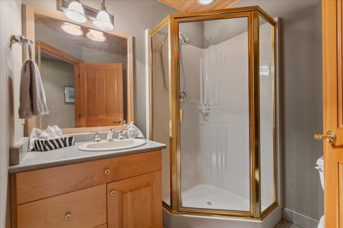 21377 Thacker Mtn Road, Hope, BC - Indoor Photo Showing Bathroom