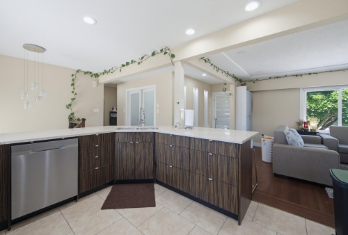 45780 Berkeley Avenue, Chilliwack, BC - Indoor Photo Showing Kitchen