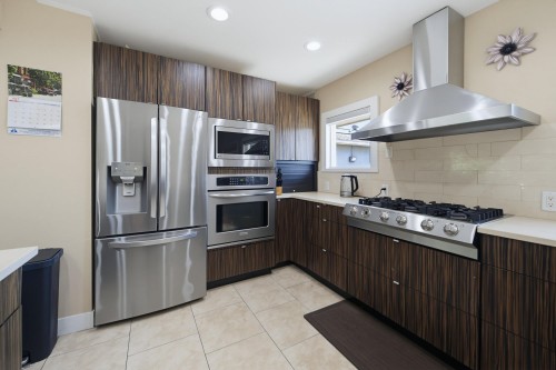 45780 Berkeley Avenue, Chilliwack, BC - Indoor Photo Showing Kitchen