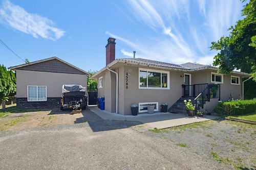 45780 Berkeley Avenue, Chilliwack, BC - Outdoor