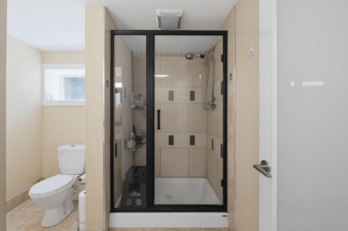 45780 Berkeley Avenue, Chilliwack, BC - Indoor Photo Showing Bathroom