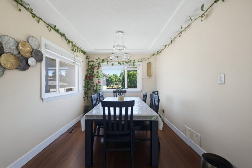 45780 Berkeley Avenue, Chilliwack, BC - Indoor Photo Showing Dining Room