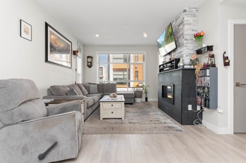 191-46150 Thomas Road, Chilliwack, BC - Indoor Photo Showing Living Room With Fireplace