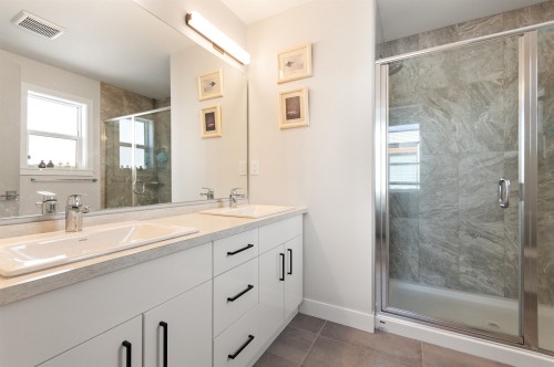 191-46150 Thomas Road, Chilliwack, BC - Indoor Photo Showing Bathroom
