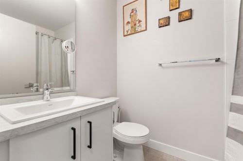 191-46150 Thomas Road, Chilliwack, BC - Indoor Photo Showing Bathroom