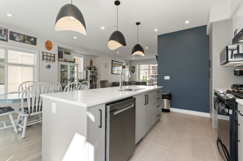191-46150 Thomas Road, Chilliwack, BC - Indoor Photo Showing Kitchen With Upgraded Kitchen