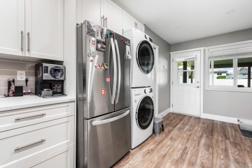 46479 Brooks Avenue, Chilliwack, BC - Indoor Photo Showing Laundry Room