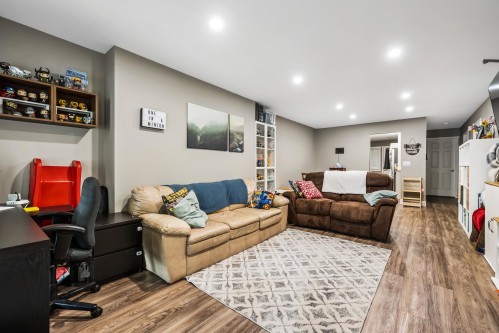 46479 Brooks Avenue, Chilliwack, BC - Indoor Photo Showing Other Room