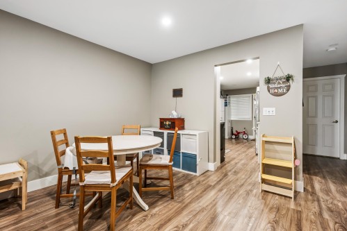 46479 Brooks Avenue, Chilliwack, BC - Indoor Photo Showing Dining Room