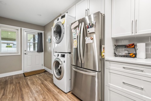 46479 Brooks Avenue, Chilliwack, BC - Indoor Photo Showing Laundry Room