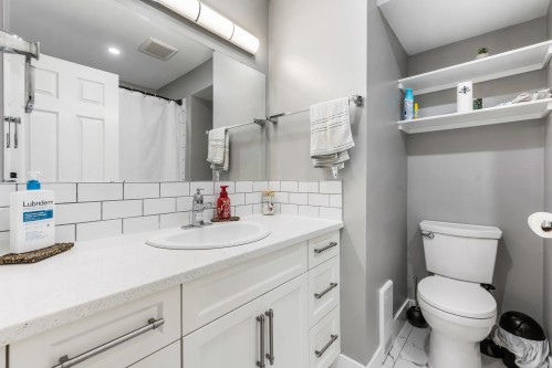 46479 Brooks Avenue, Chilliwack, BC - Indoor Photo Showing Bathroom