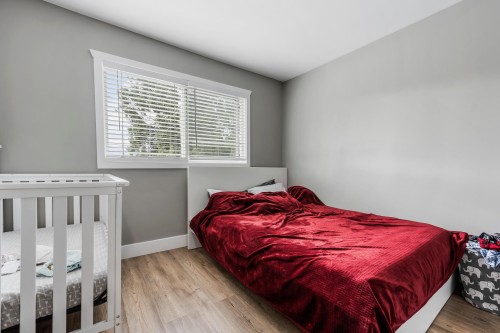 46479 Brooks Avenue, Chilliwack, BC - Indoor Photo Showing Bedroom
