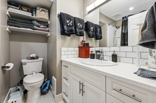 46479 Brooks Avenue, Chilliwack, BC - Indoor Photo Showing Bathroom