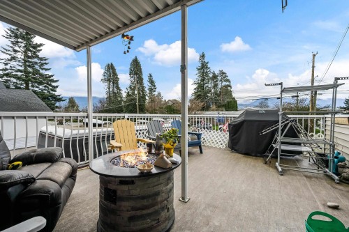 46479 Brooks Avenue, Chilliwack, BC - Outdoor With Deck Patio Veranda With Exterior