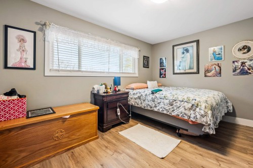 46479 Brooks Avenue, Chilliwack, BC - Indoor Photo Showing Bedroom