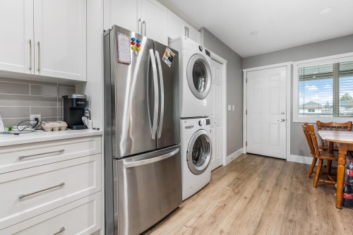 46479 Brooks Avenue, Chilliwack, BC - Indoor Photo Showing Laundry Room