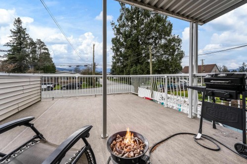 46479 Brooks Avenue, Chilliwack, BC - Outdoor With Exterior
