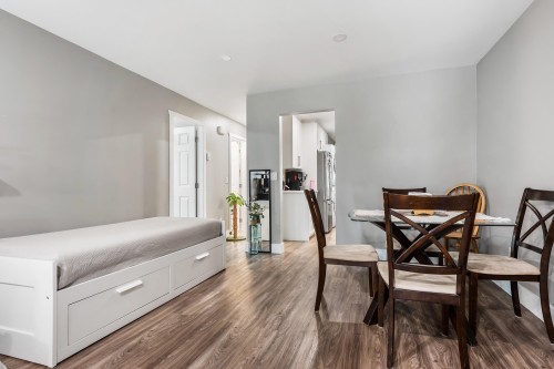46479 Brooks Avenue, Chilliwack, BC - Indoor Photo Showing Dining Room