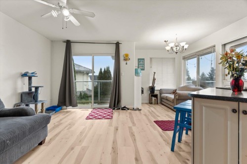 5635 Viewpoint Place, Chilliwack, BC - Indoor Photo Showing Living Room